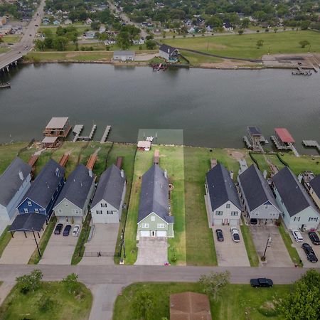 Luxury Waterfront Home Family And Pet Friendly Near Surfside Beach 11 Mins Freeport Eksteriør billede