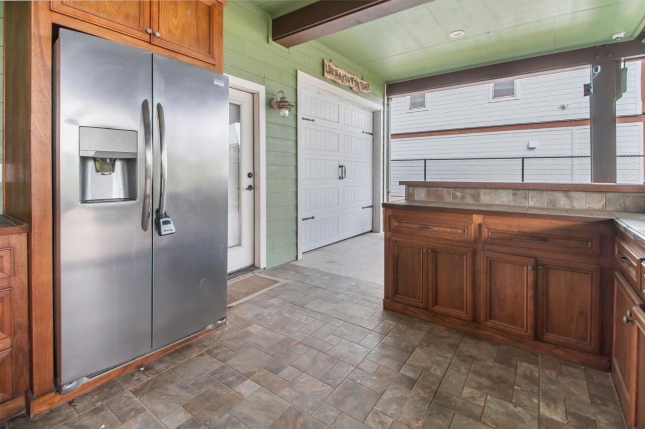 Luxury Waterfront Home Family And Pet Friendly Near Surfside Beach 11 Mins Freeport Eksteriør billede