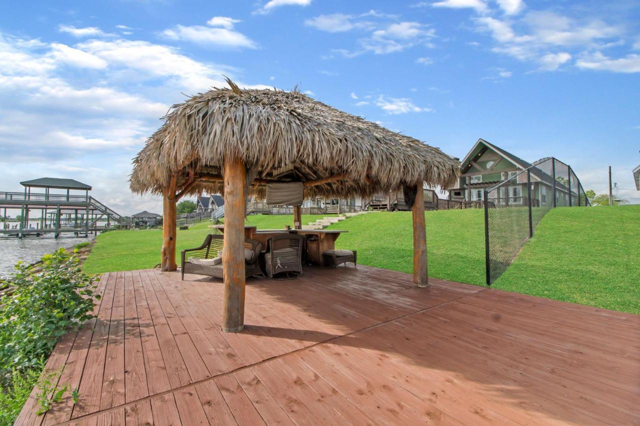 Luxury Waterfront Home Family And Pet Friendly Near Surfside Beach 11 Mins Freeport Eksteriør billede