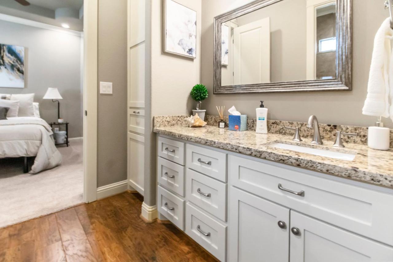 Luxury Waterfront Home Family And Pet Friendly Near Surfside Beach 11 Mins Freeport Eksteriør billede
