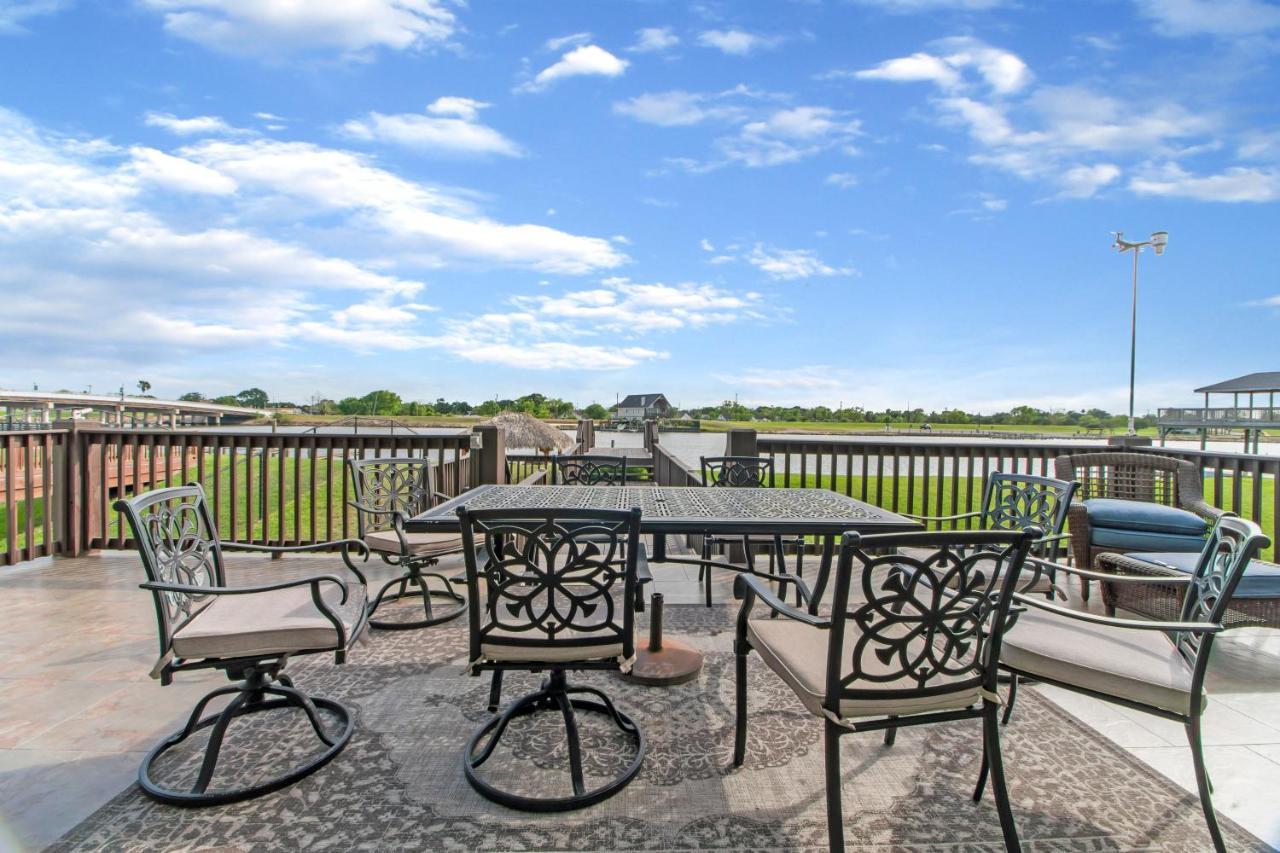 Luxury Waterfront Home Family And Pet Friendly Near Surfside Beach 11 Mins Freeport Eksteriør billede