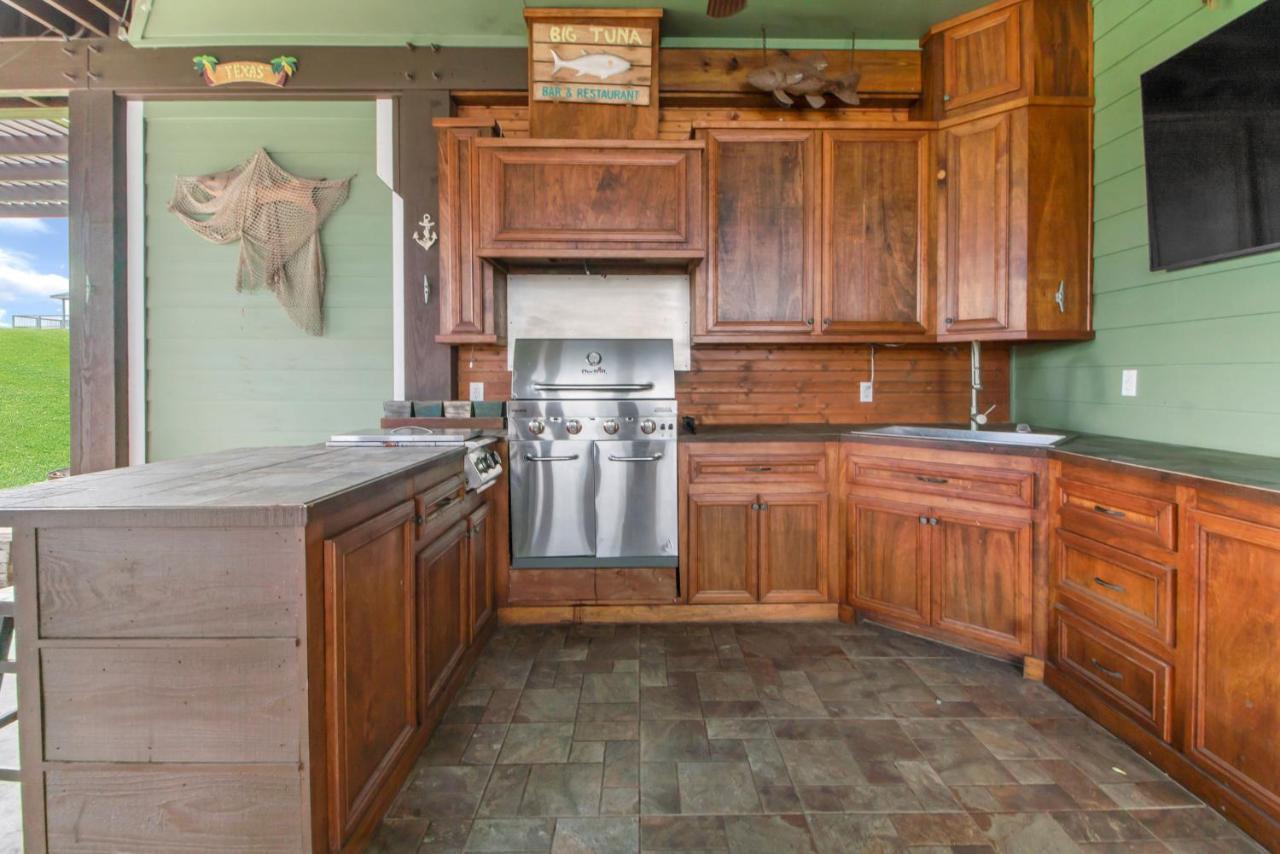 Luxury Waterfront Home Family And Pet Friendly Near Surfside Beach 11 Mins Freeport Eksteriør billede
