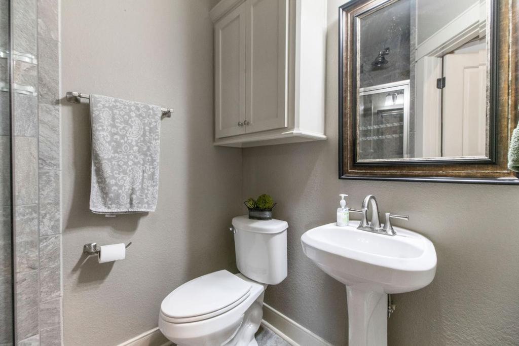 Luxury Waterfront Home Family And Pet Friendly Near Surfside Beach 11 Mins Freeport Eksteriør billede