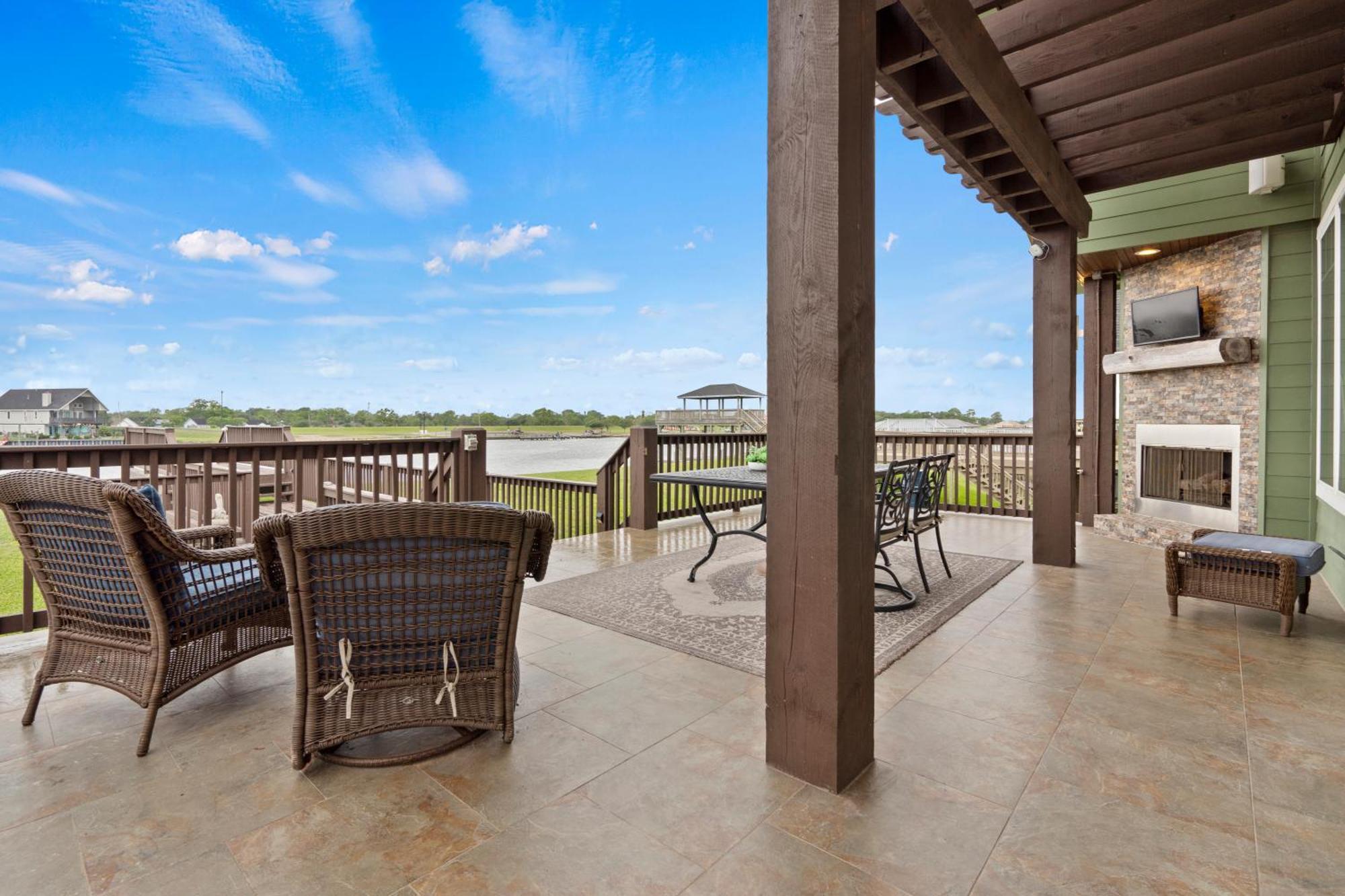 Luxury Waterfront Home Family And Pet Friendly Near Surfside Beach 11 Mins Freeport Eksteriør billede