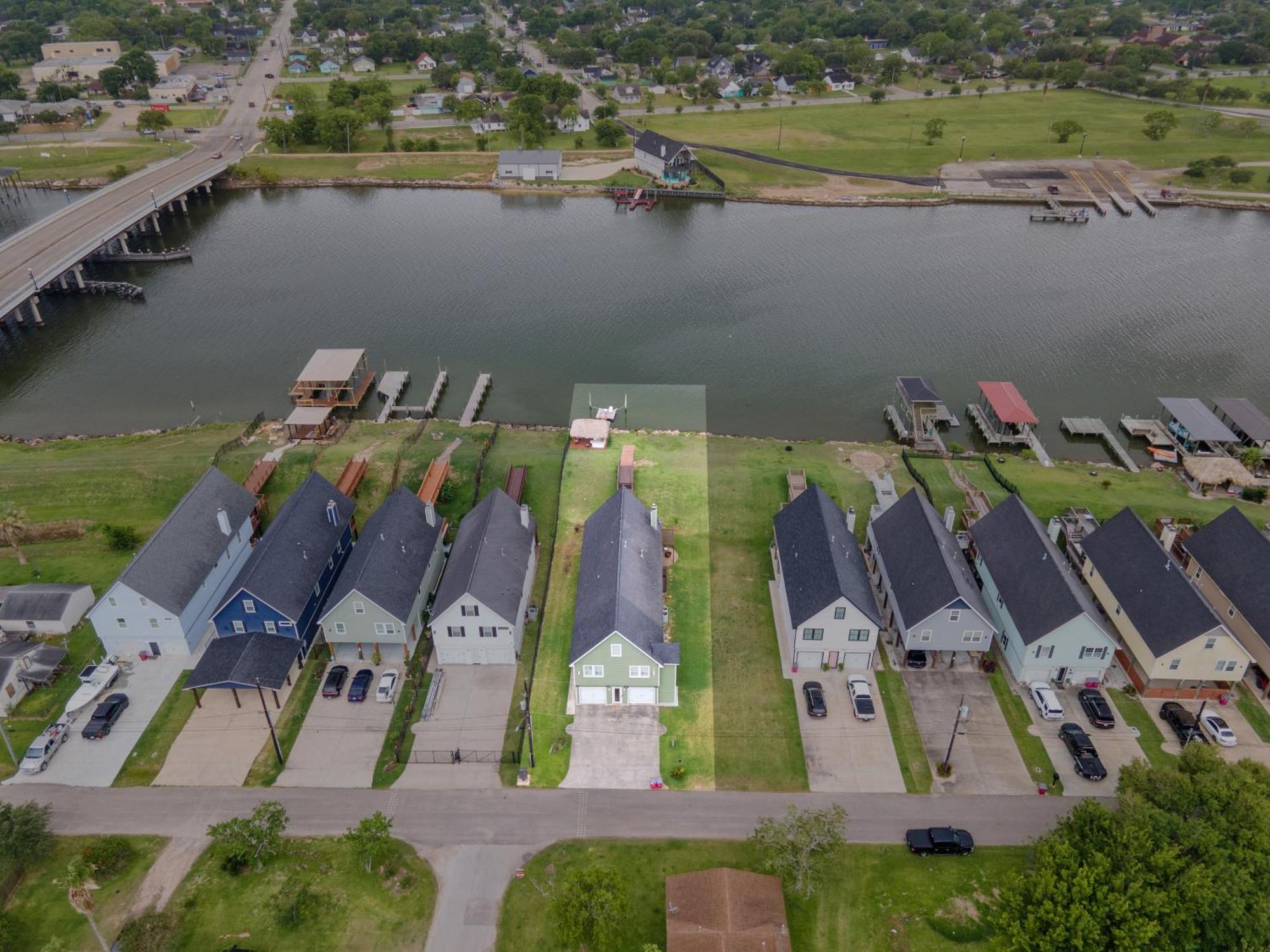 Luxury Waterfront Home Family And Pet Friendly Near Surfside Beach 11 Mins Freeport Eksteriør billede