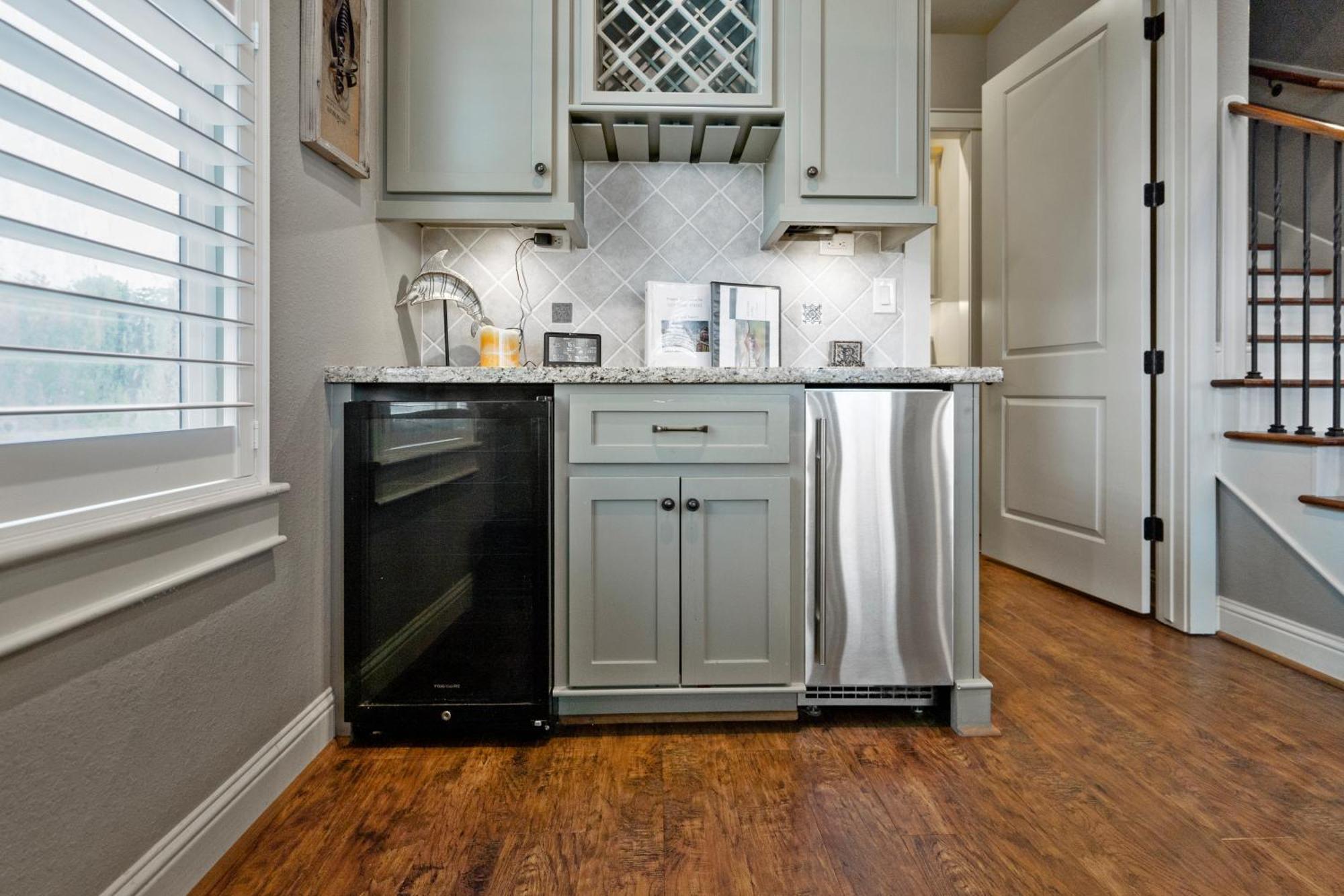 Luxury Waterfront Home Family And Pet Friendly Near Surfside Beach 11 Mins Freeport Eksteriør billede