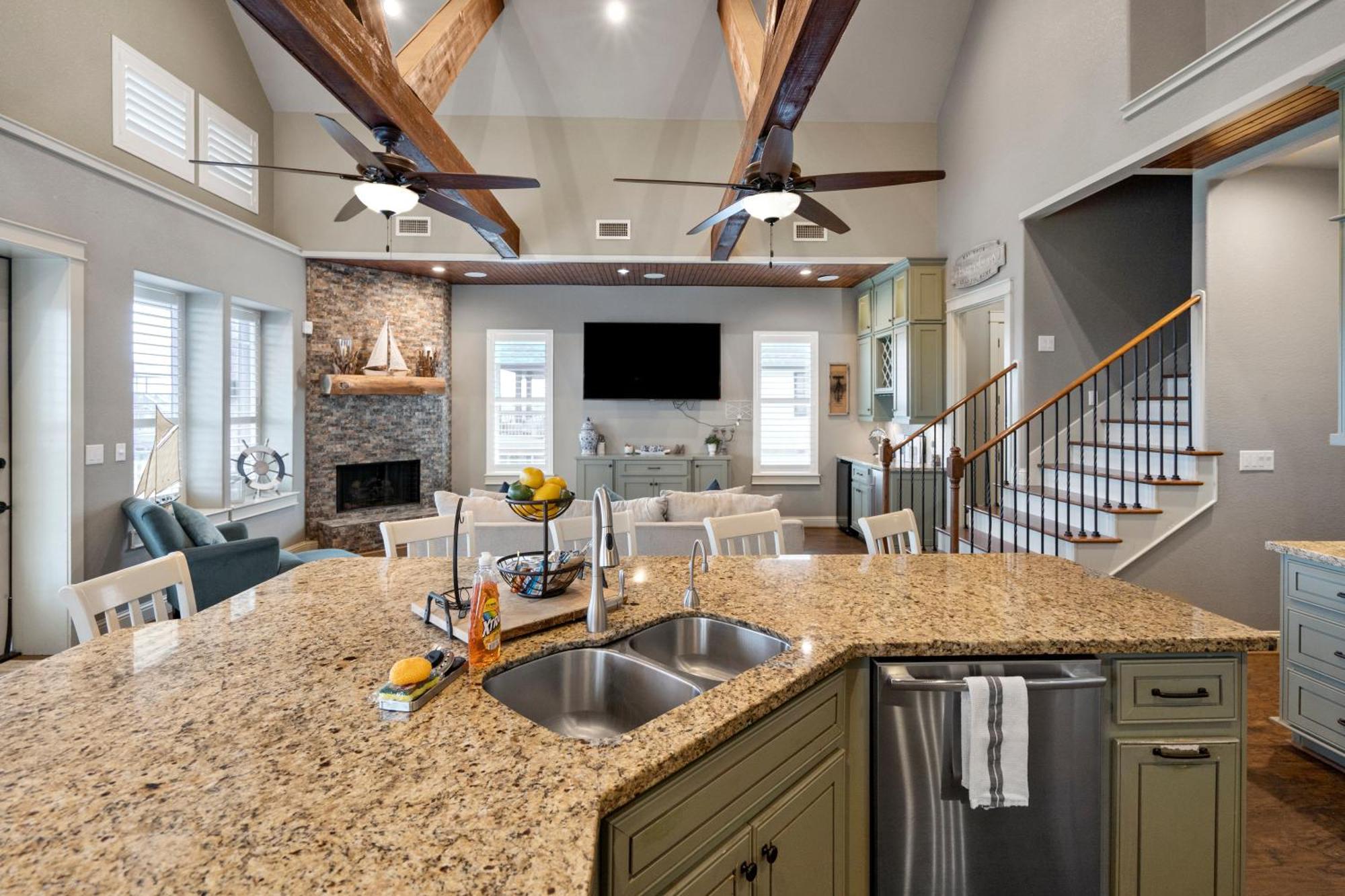 Luxury Waterfront Home Family And Pet Friendly Near Surfside Beach 11 Mins Freeport Eksteriør billede