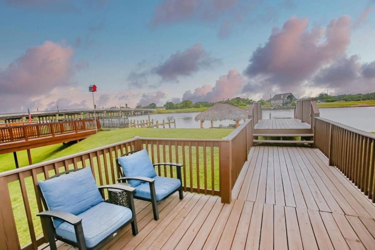 Luxury Waterfront Home Family And Pet Friendly Near Surfside Beach 11 Mins Freeport Eksteriør billede